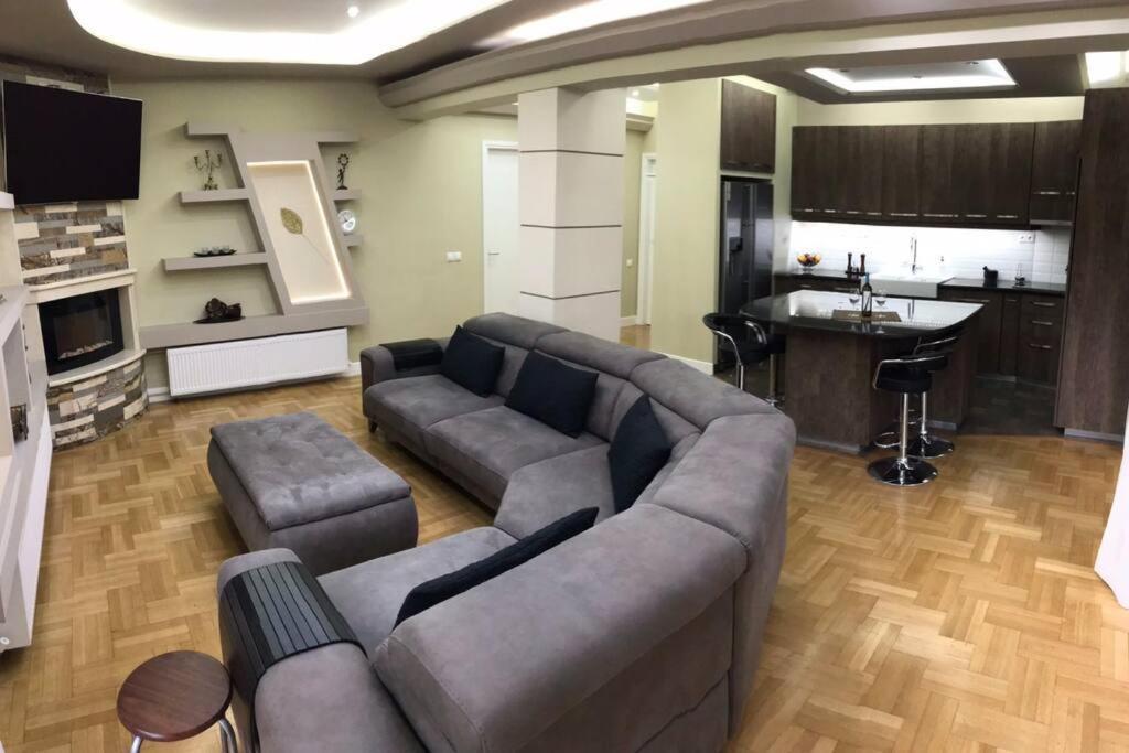 Finer Things Flisvos Beach Condo In Palaio Faliro เอเธนส์ ภายนอก รูปภาพ