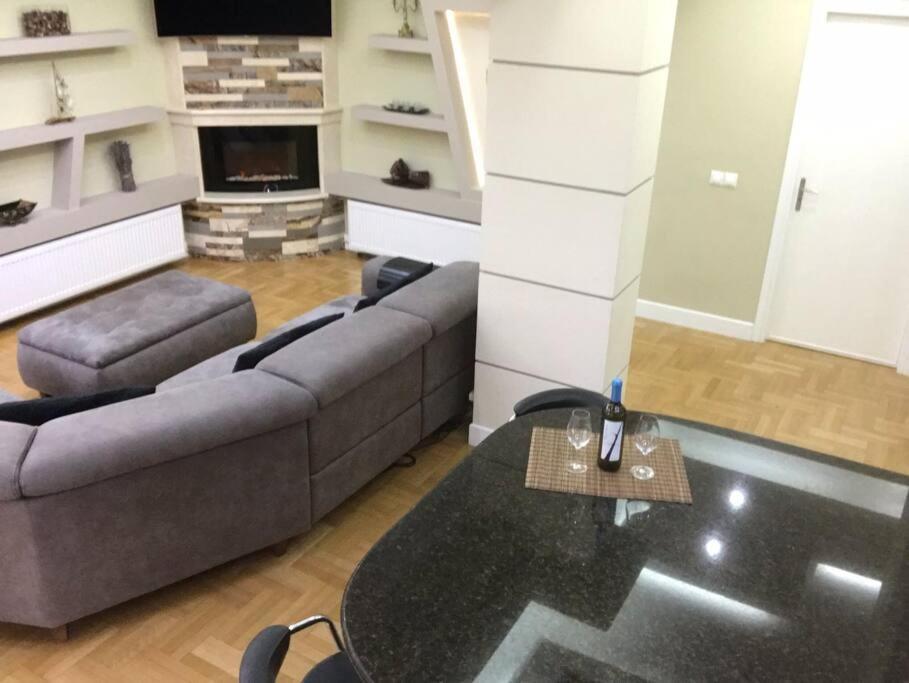 Finer Things Flisvos Beach Condo In Palaio Faliro เอเธนส์ ภายนอก รูปภาพ