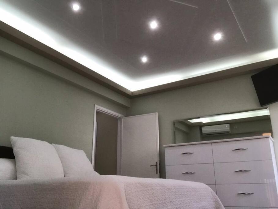 Finer Things Flisvos Beach Condo In Palaio Faliro เอเธนส์ ภายนอก รูปภาพ